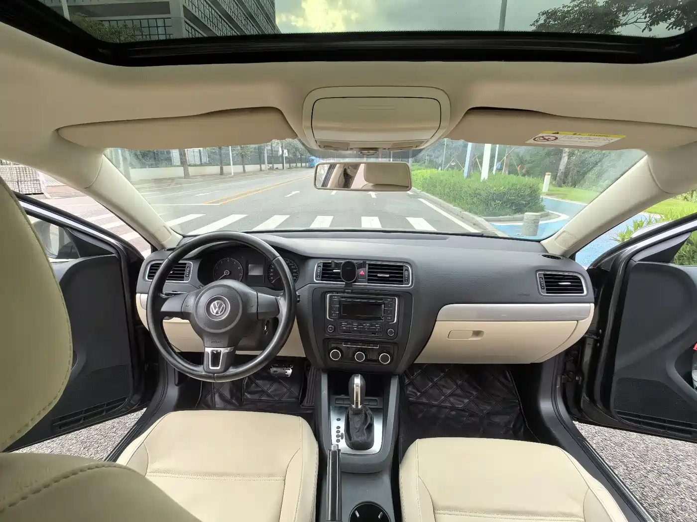 Volkswagen Sagitar 2014 Facelift 1.6L Automatic Comfort фото 9