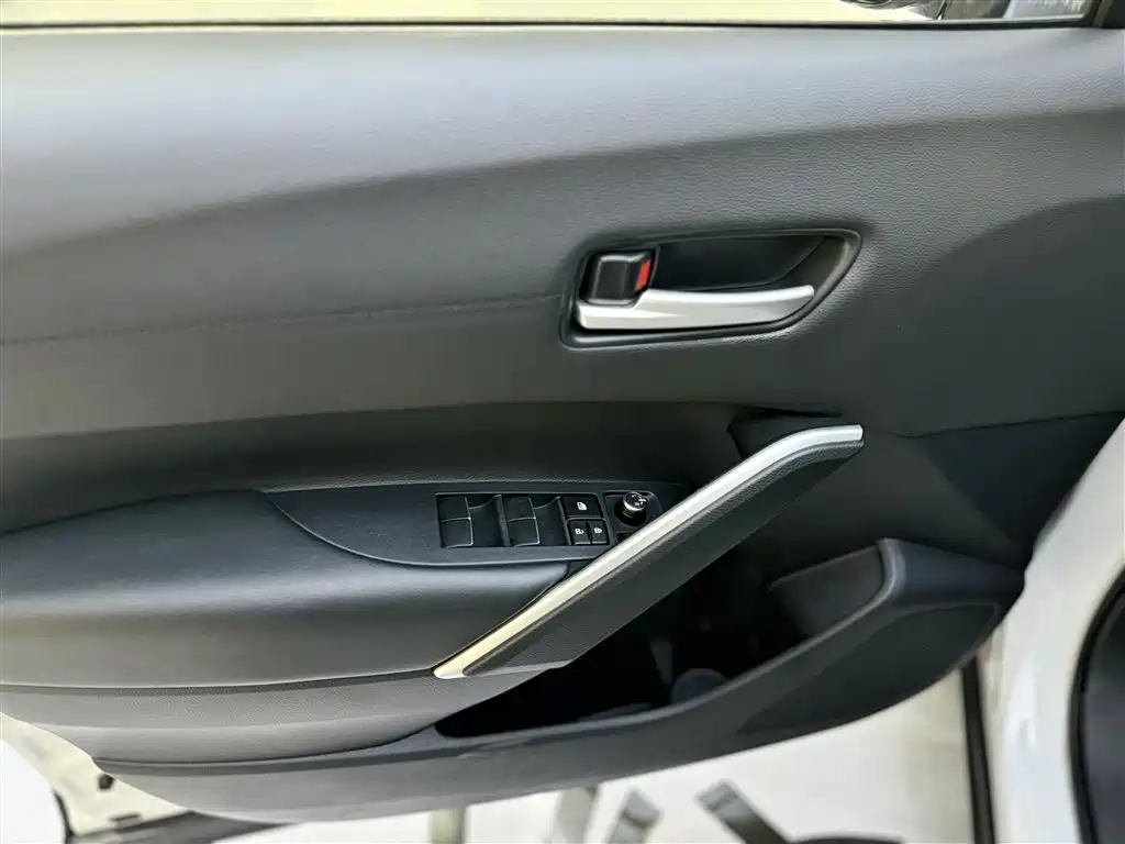 Toyota Frontlander 2022 2.0L CVT Luxury PLUS Edition фото 26