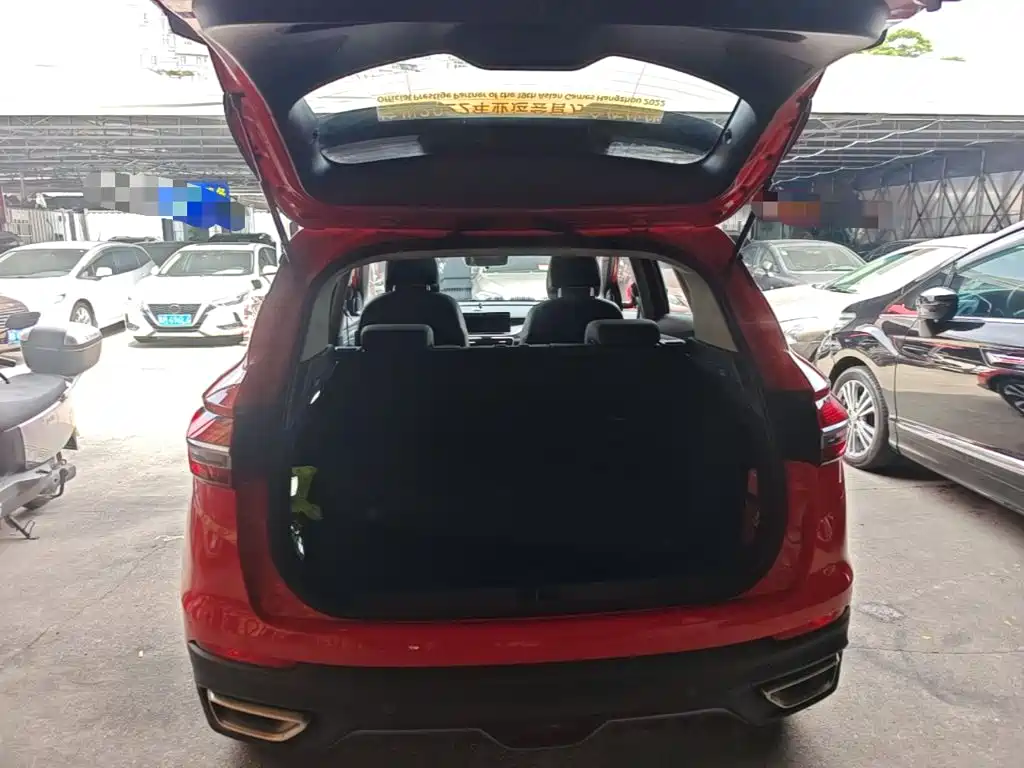 Фото 19 - Geely Coolray