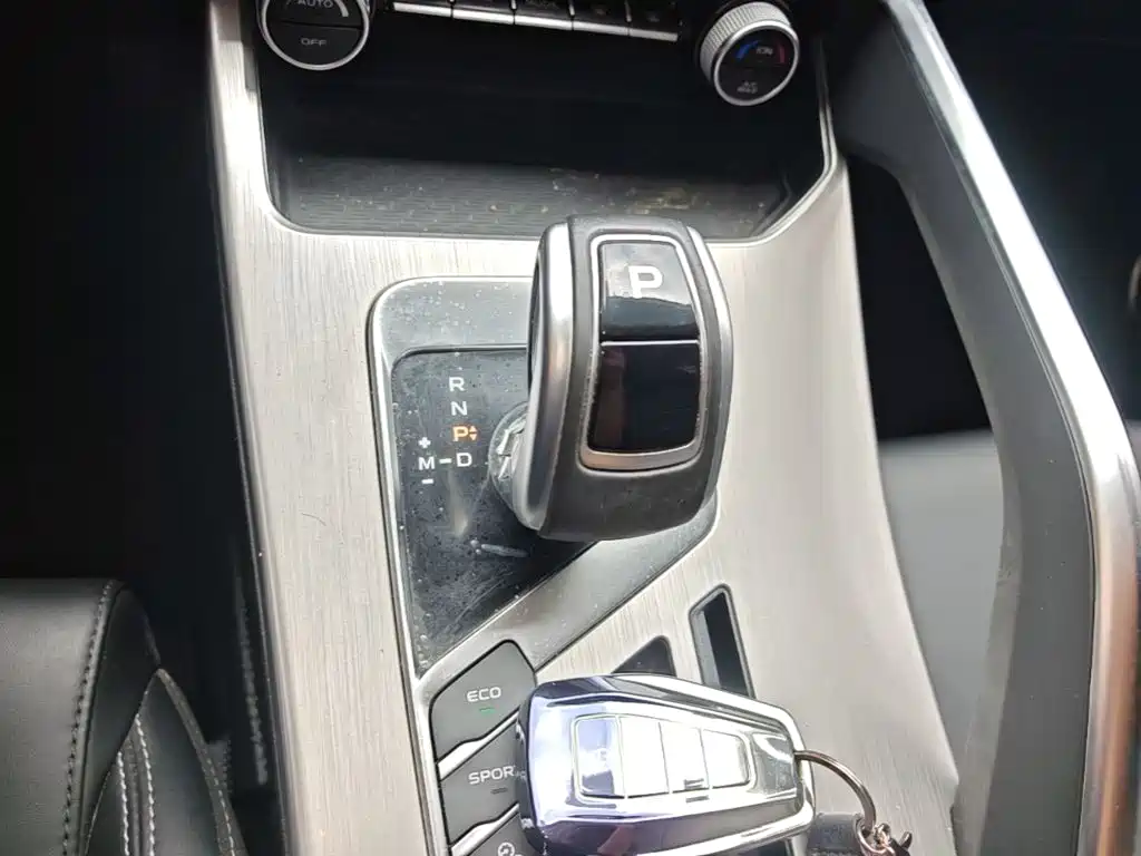 Фото 14 - Geely Coolray