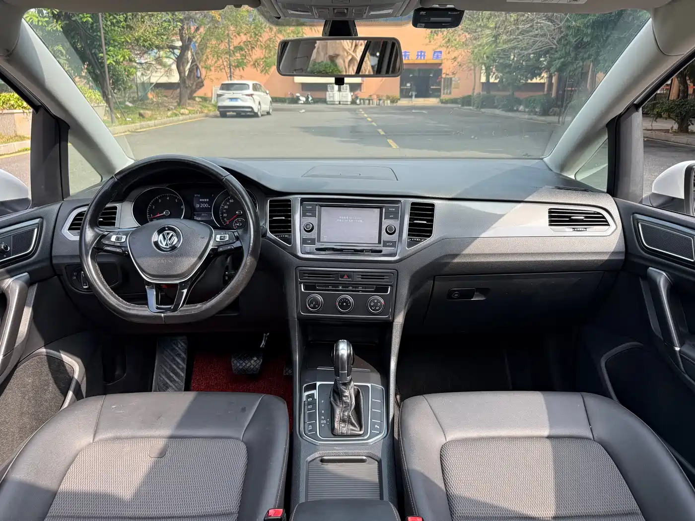 Volkswagen Golf Sportsvan 2018 230TSI Automatic Progressive фото 12