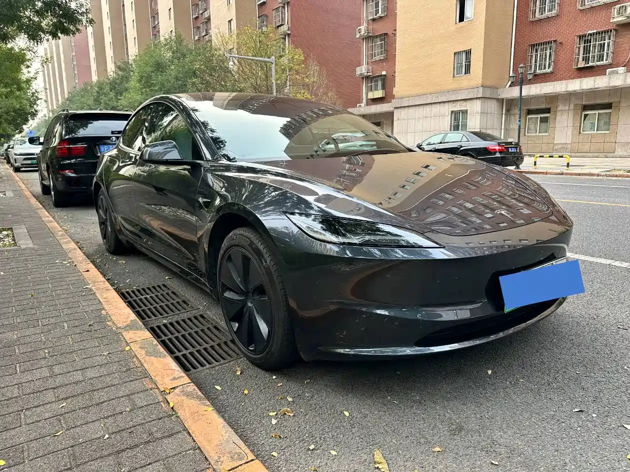 Фото 1 - Tesla Model 3