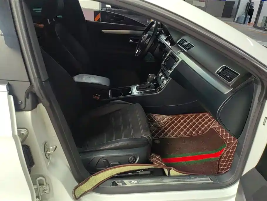 Volkswagen FAW-Volkswagen CC 2016 Model 2.0TSI Luxury фото 8