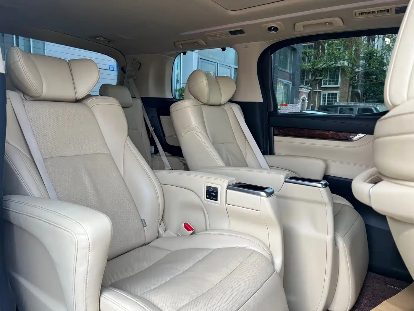 Toyota Alphard 2018 3.5L Luxury фото 10