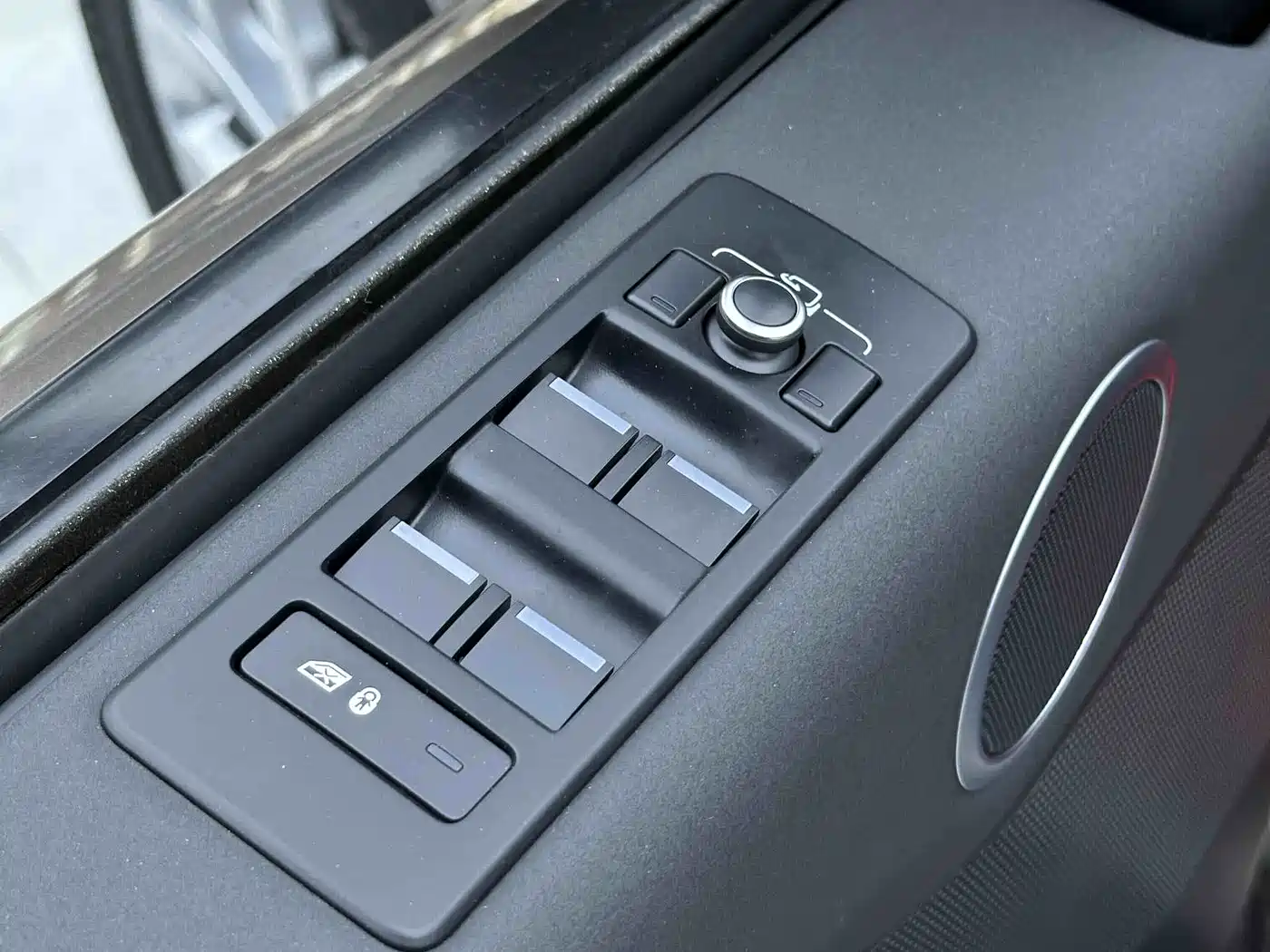 Land Rover Discovery 2017 3.0 SC V6 SE фото 7