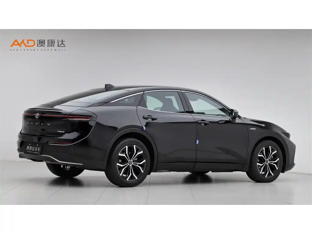 Toyota Crown SportCross 2023 2.5L SportCross HEV FWD Premium Edition фото 3