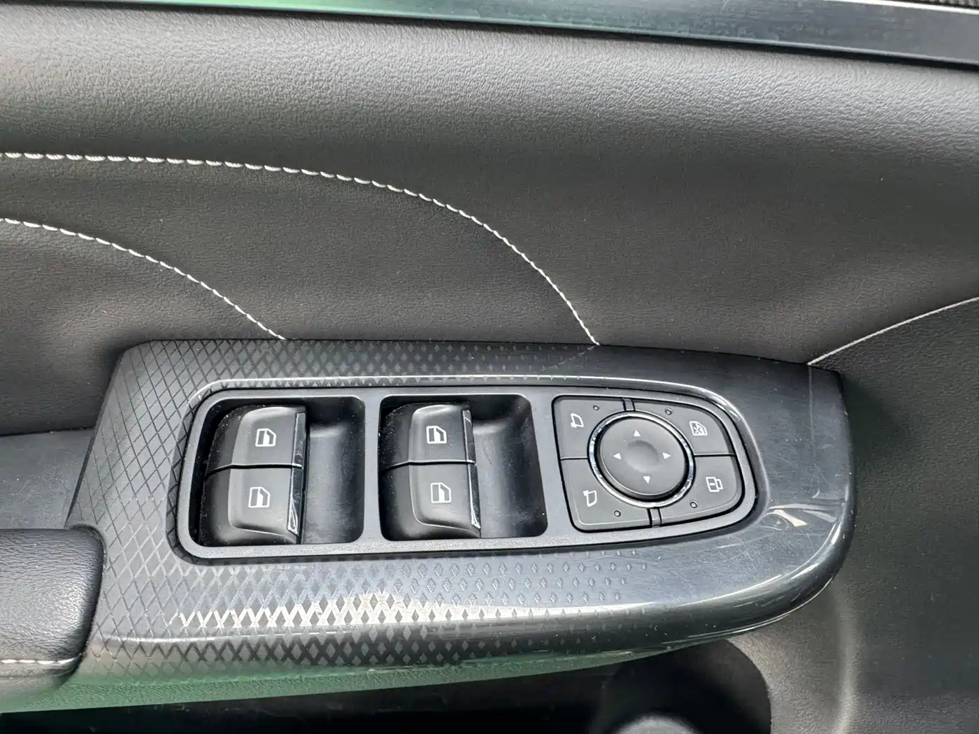 Haval M6 2021 PLUS 1.5T DCT Luxury Smart Connect фото 17