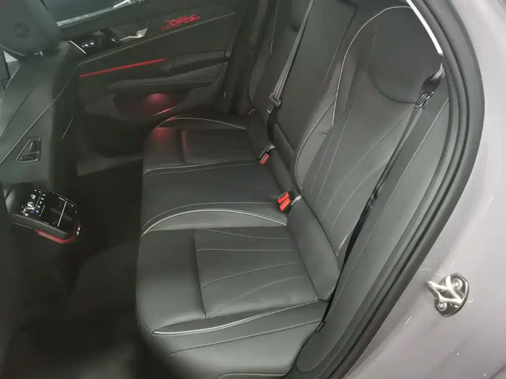 Volkswagen Passat 2025 Pro 380TSI Dragon Prestige Edition фото 17