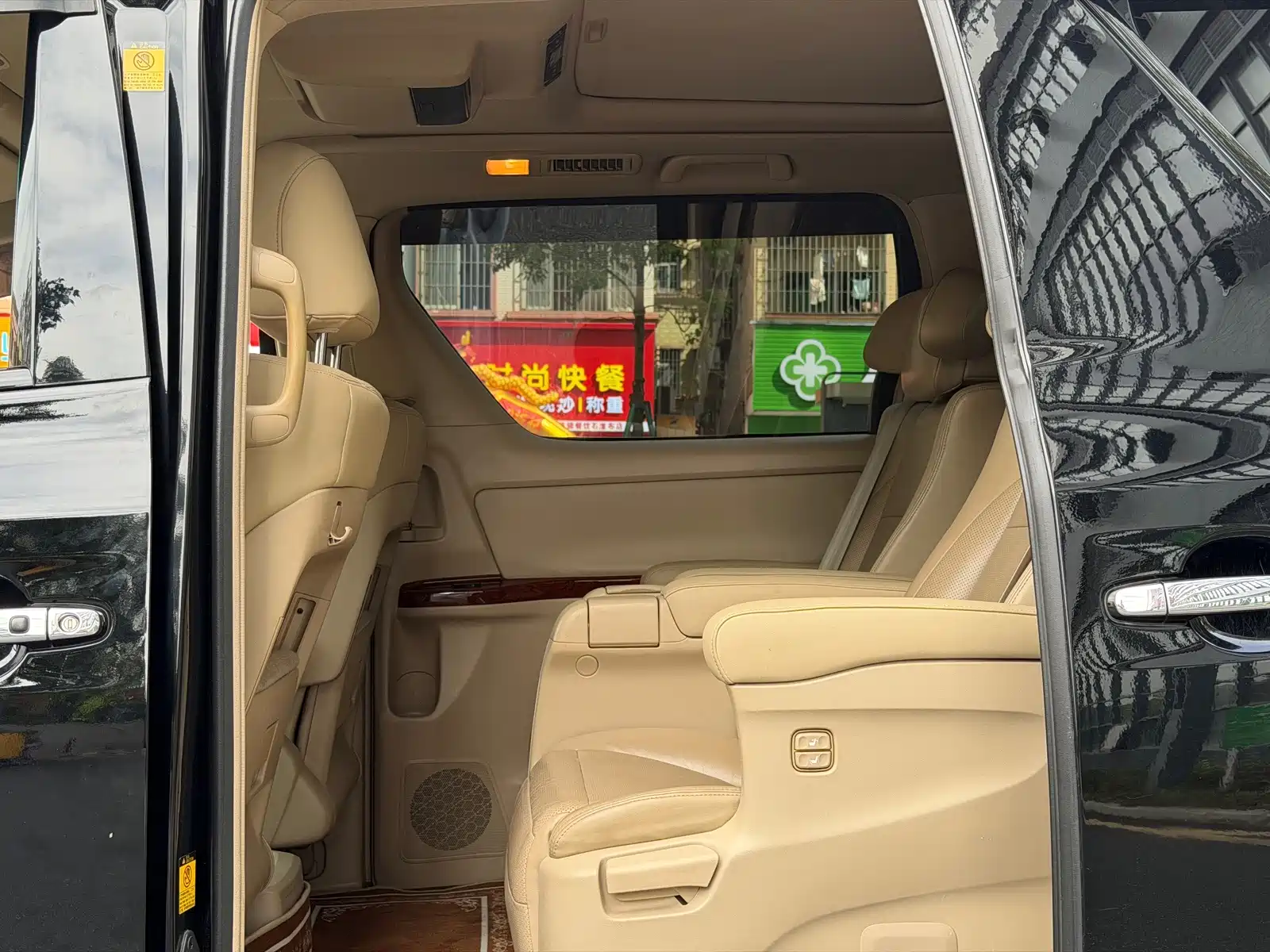 Фото 5 - Toyota Alphard