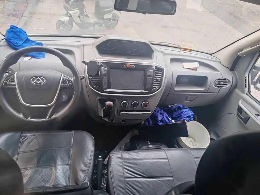 Maxus Xintu V80 2018 2017 2.5T 6-speed manual Aoyun Tong China V short wheelbase medium roof 5/6/10 seats