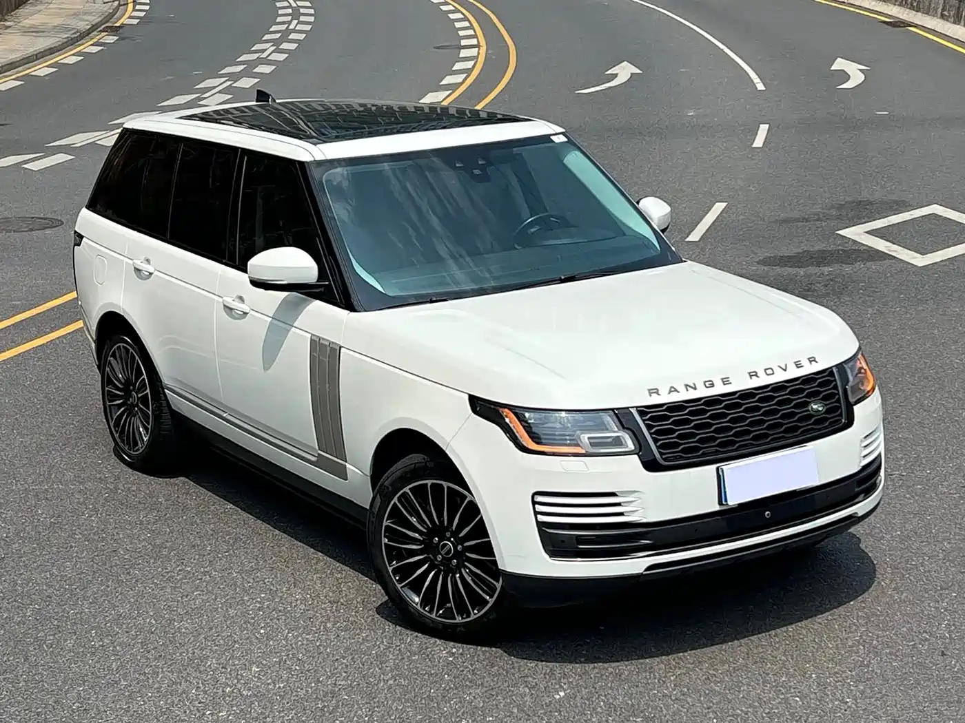 Land Rover Range Rover 2018 3.0 SC V6 Golden Age Edition фото 3