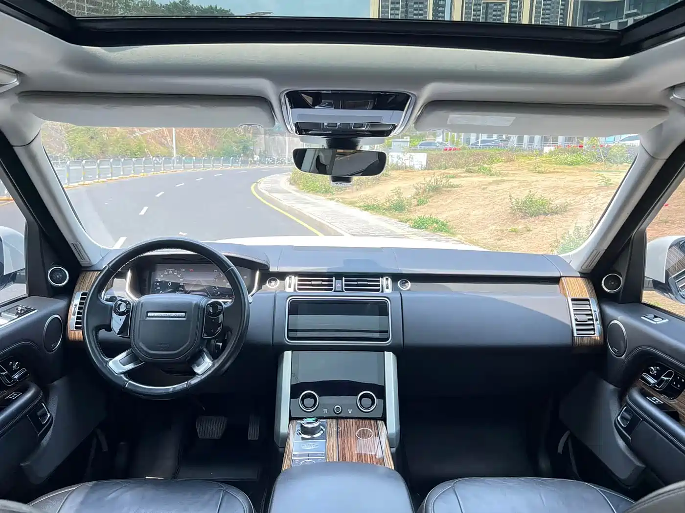 Land Rover Range Rover 2018 3.0 SC V6 Golden Age Edition фото 6
