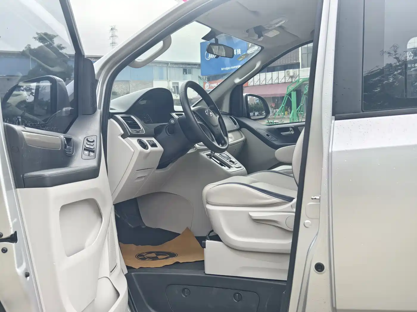 SAIC Maxus Maxus G10 2020 2019 Facelift PLUS 2.0T Automatic Elite Edition China VI