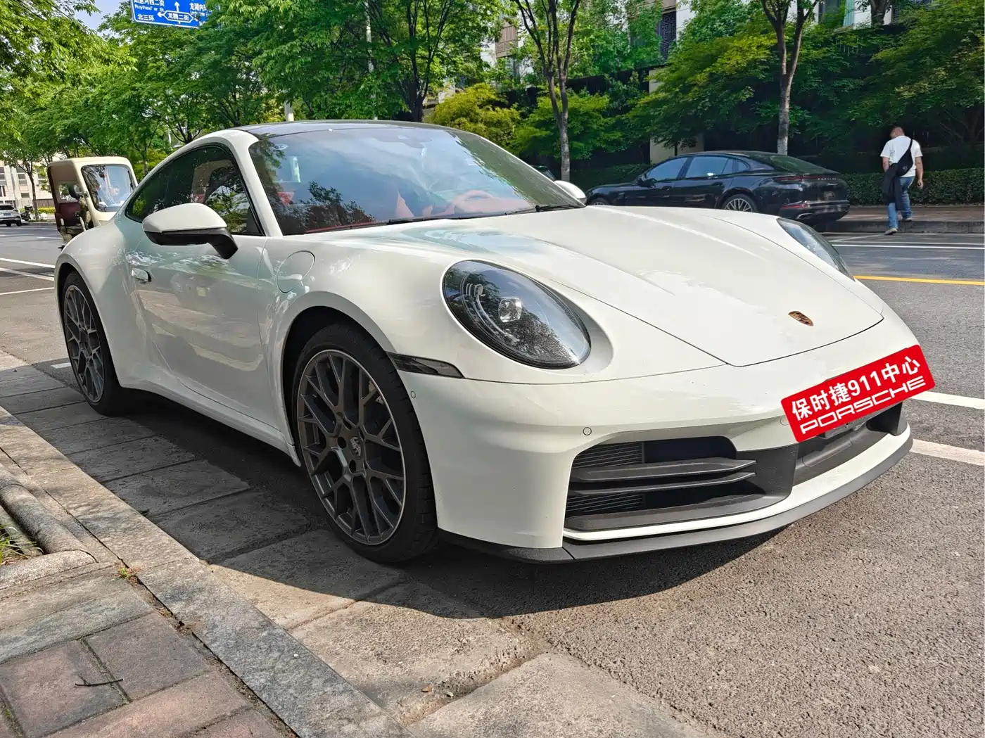 PORSCHE 911