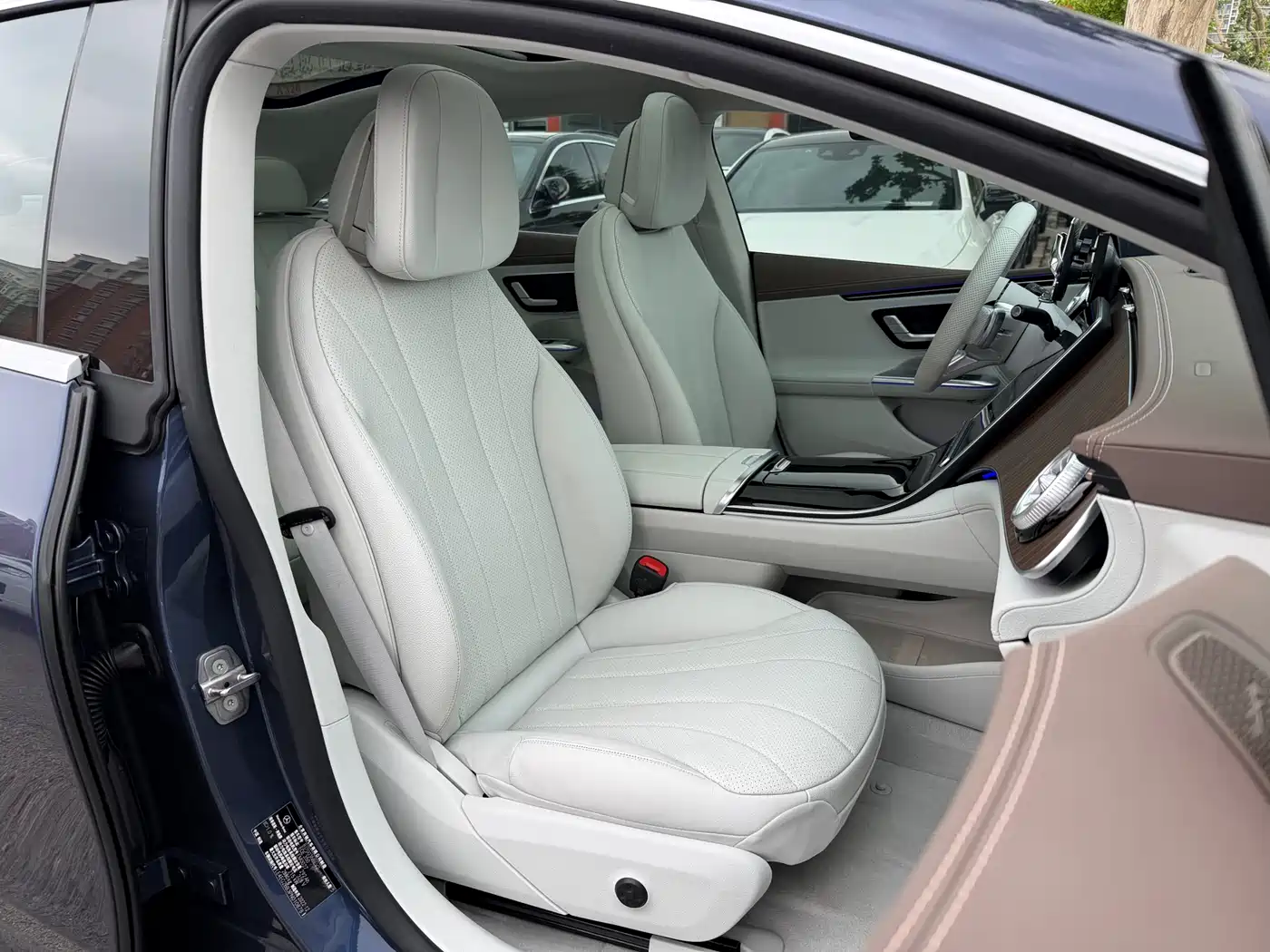 Mercedes-Benz EQE 2022 350 Luxury Edition фото 12