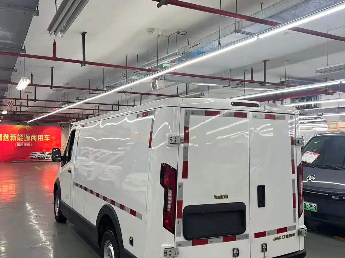 JAC Motors Van Boulevard 2024 2024 V8 Explorer Edition CATL