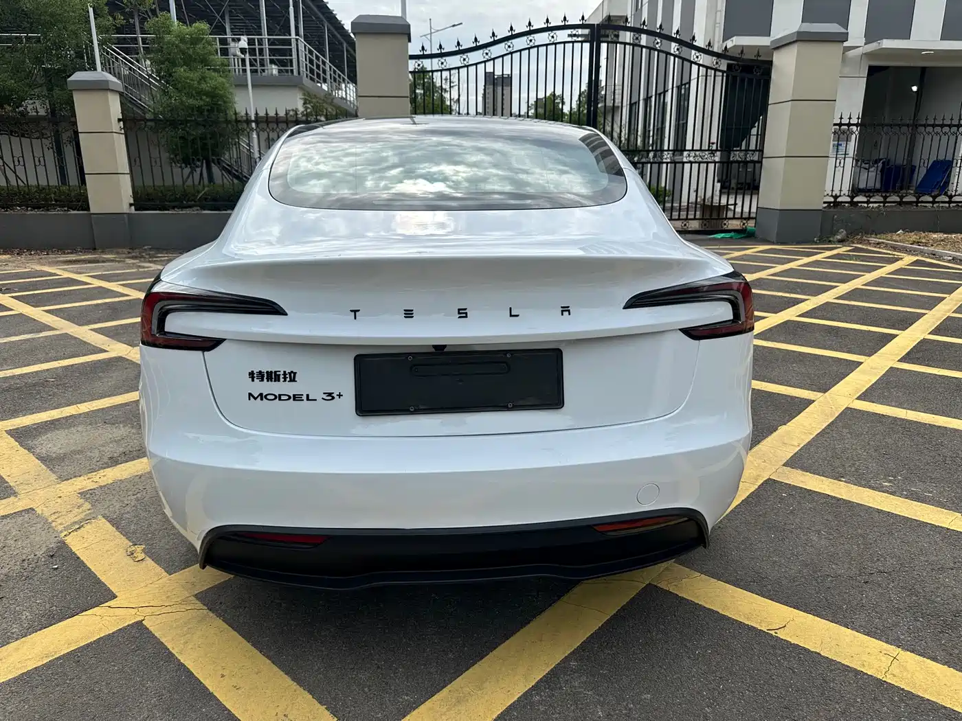 Tesla Model 3 2026 2025 Model Year Facelift Long Range Rear-Wheel Drive