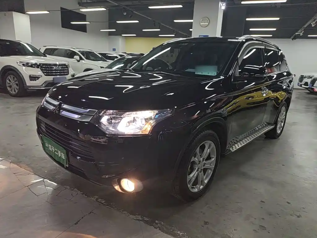 Mitsubishi Outlander (Import) 2015 2014 2.4L 4WD Luxury Value Edition 7-seater