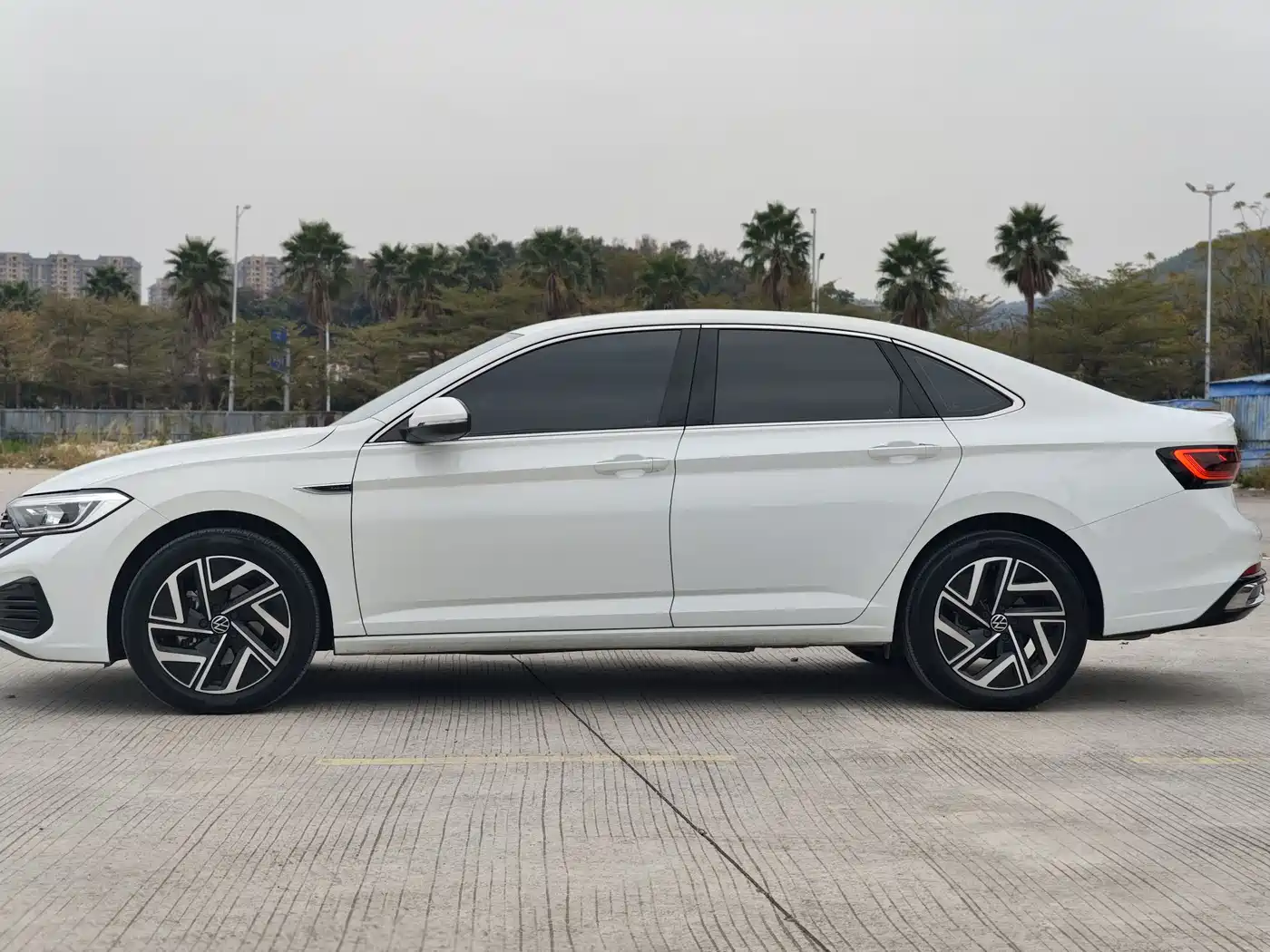 Volkswagen Sagitar 2023 300TSI DSG Surpassing Edition фото 5