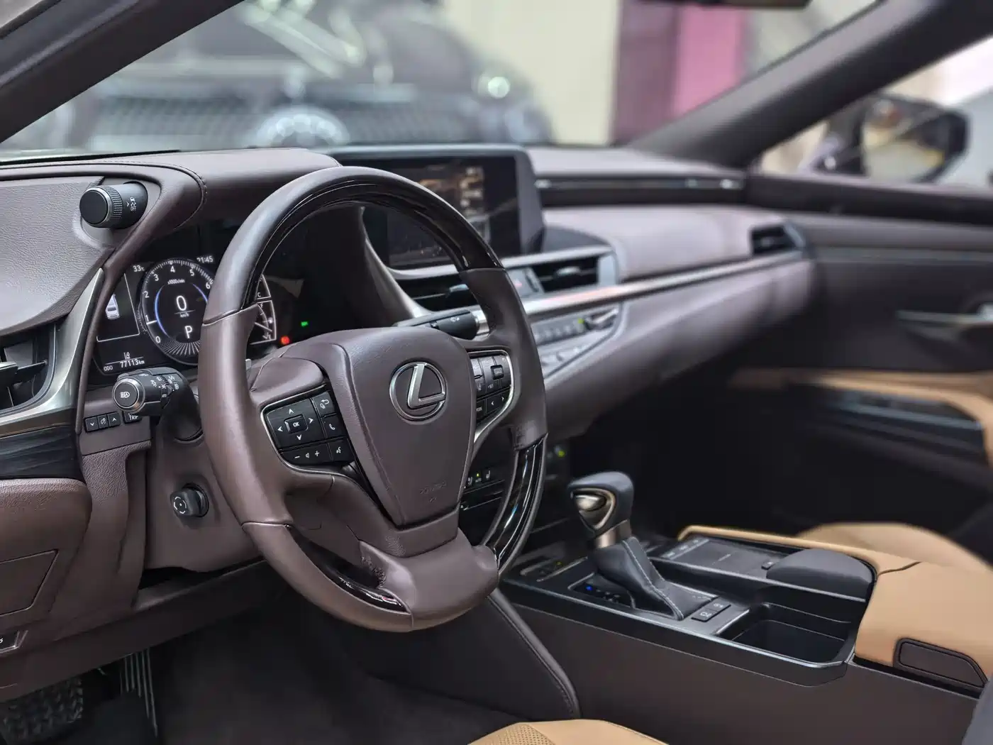 Фото 14 - Lexus ES