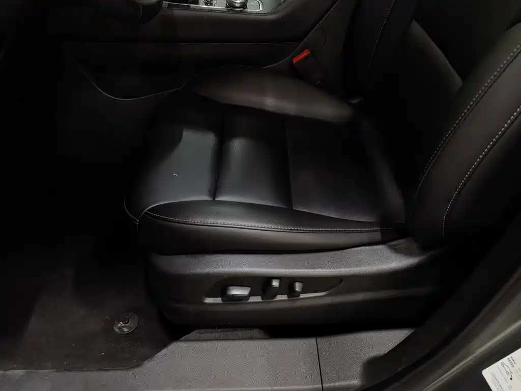 Cadillac XT4 2019 2018 Model 28T 2WD Luxury