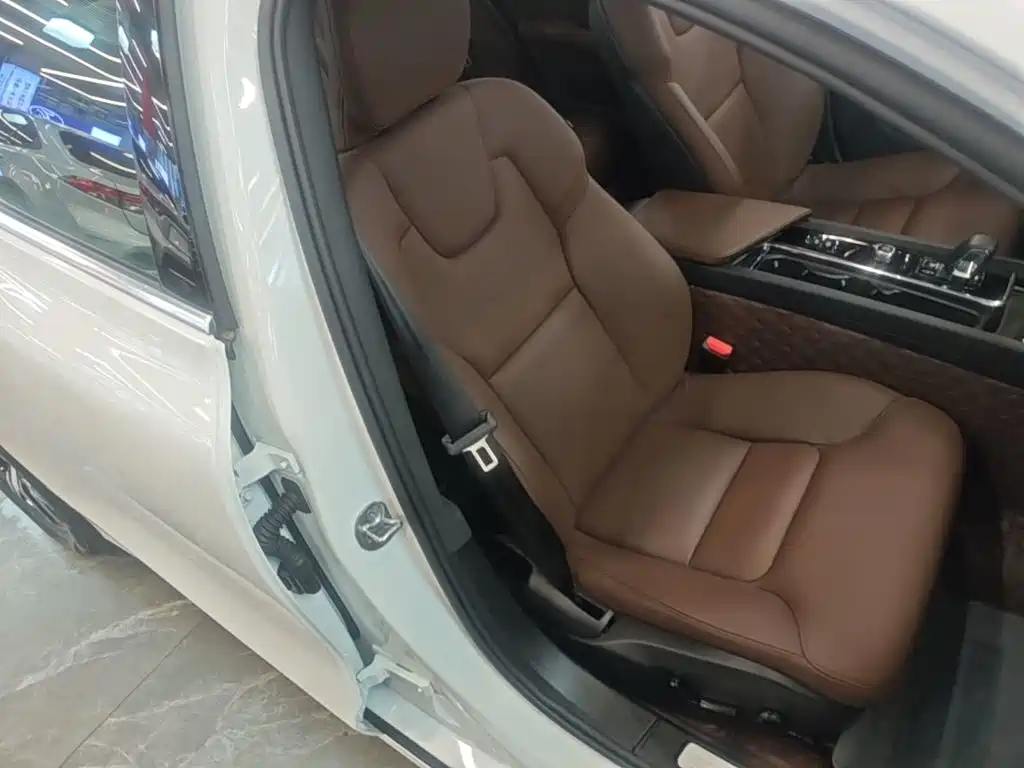 Фото 25 - Volvo S60