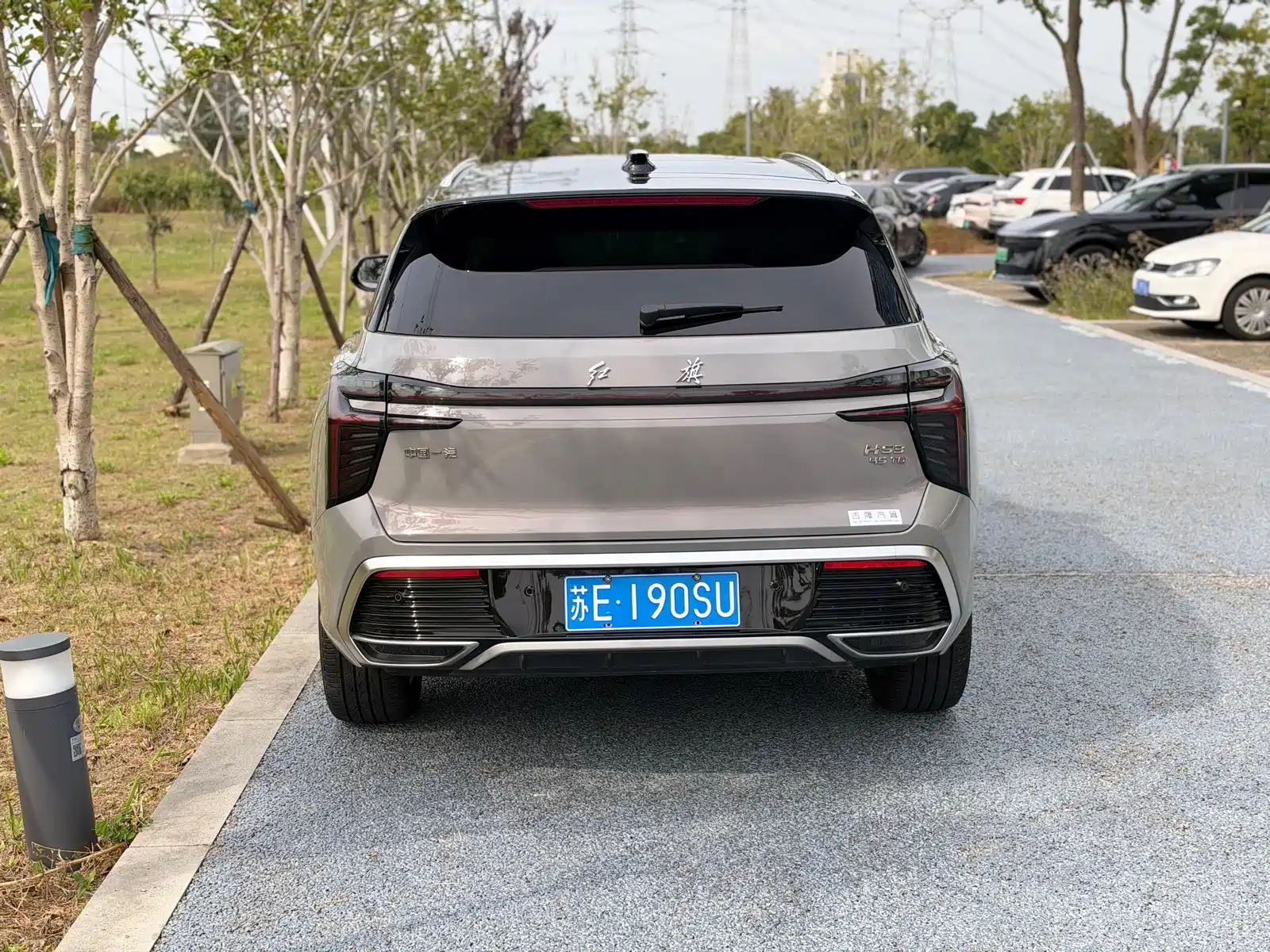 Photo 6 - Hongqi HS3