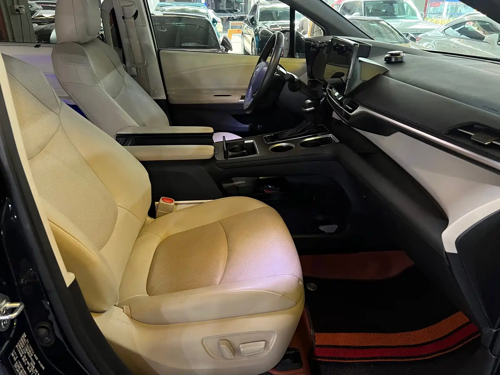 Фото 7 - Toyota Granvia