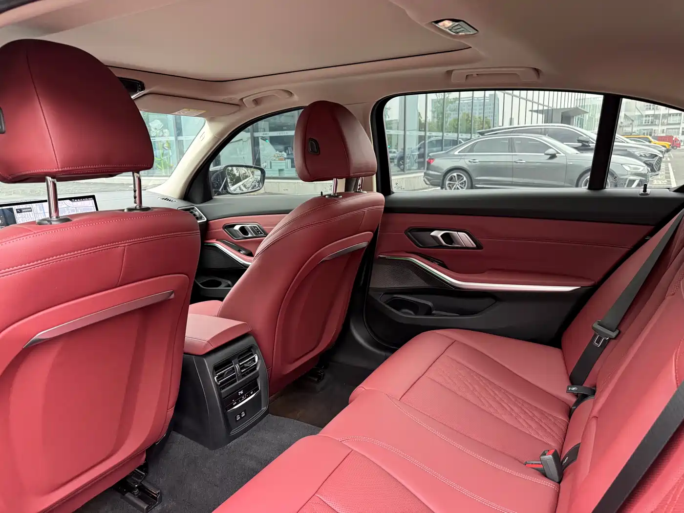 BMW 3 Series 2024 325Li M Sport Package фото 9