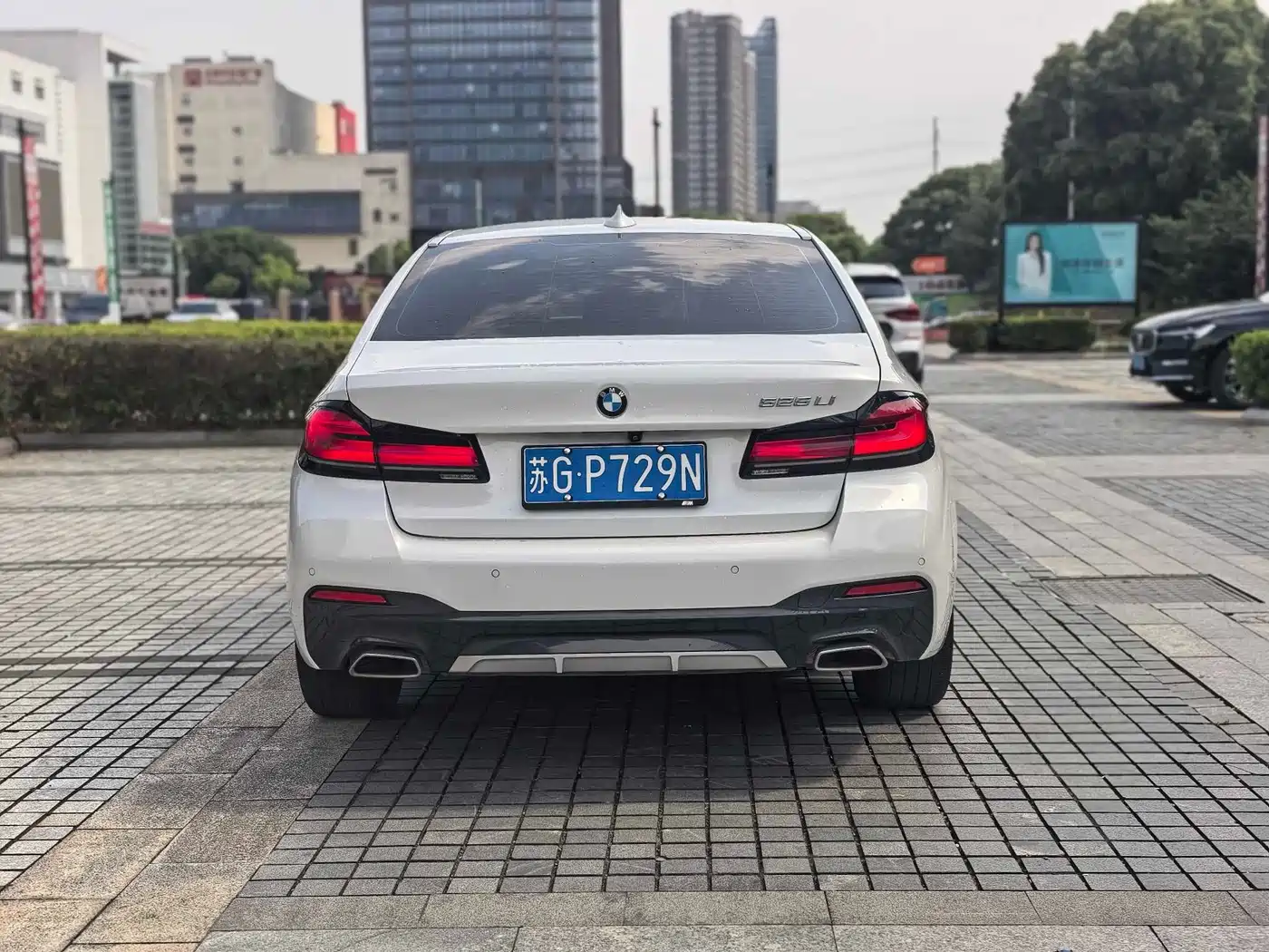 BMW 5 Series 2021 525Li M Sport Package фото 8