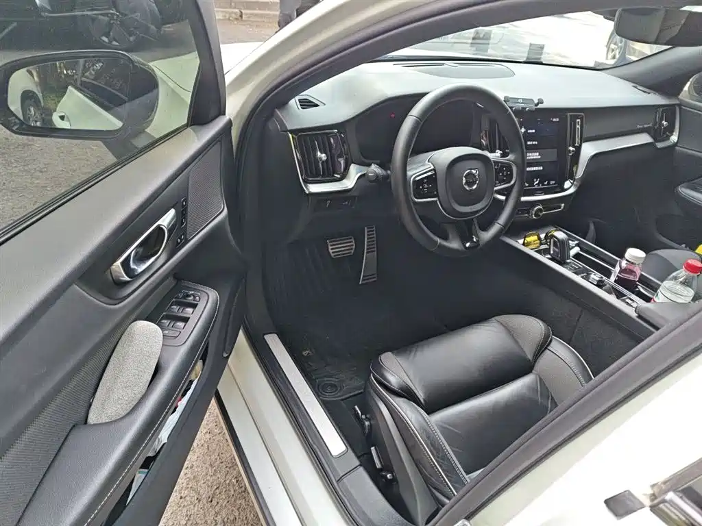 Volvo V60 2022 2022 B5 Momentum Sport