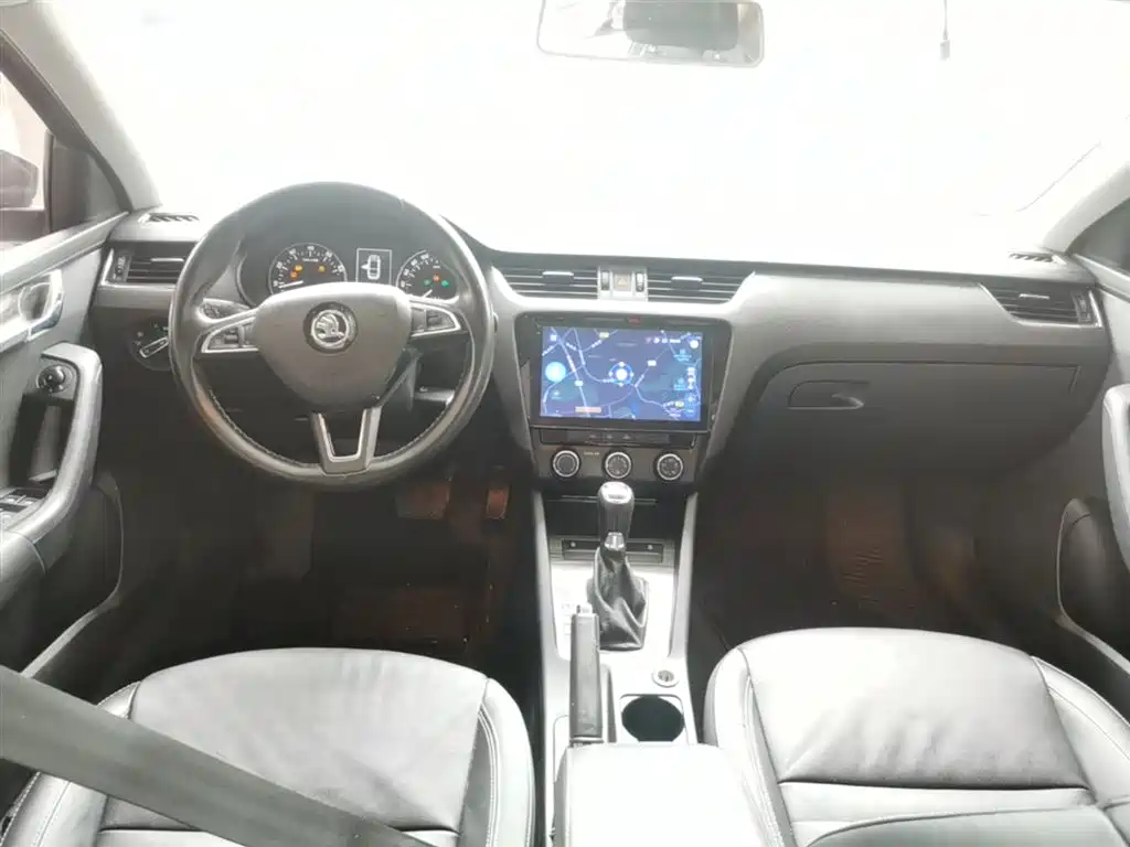 Škoda Octavia 2017 1.6L Automatic Smart Edition фото 10