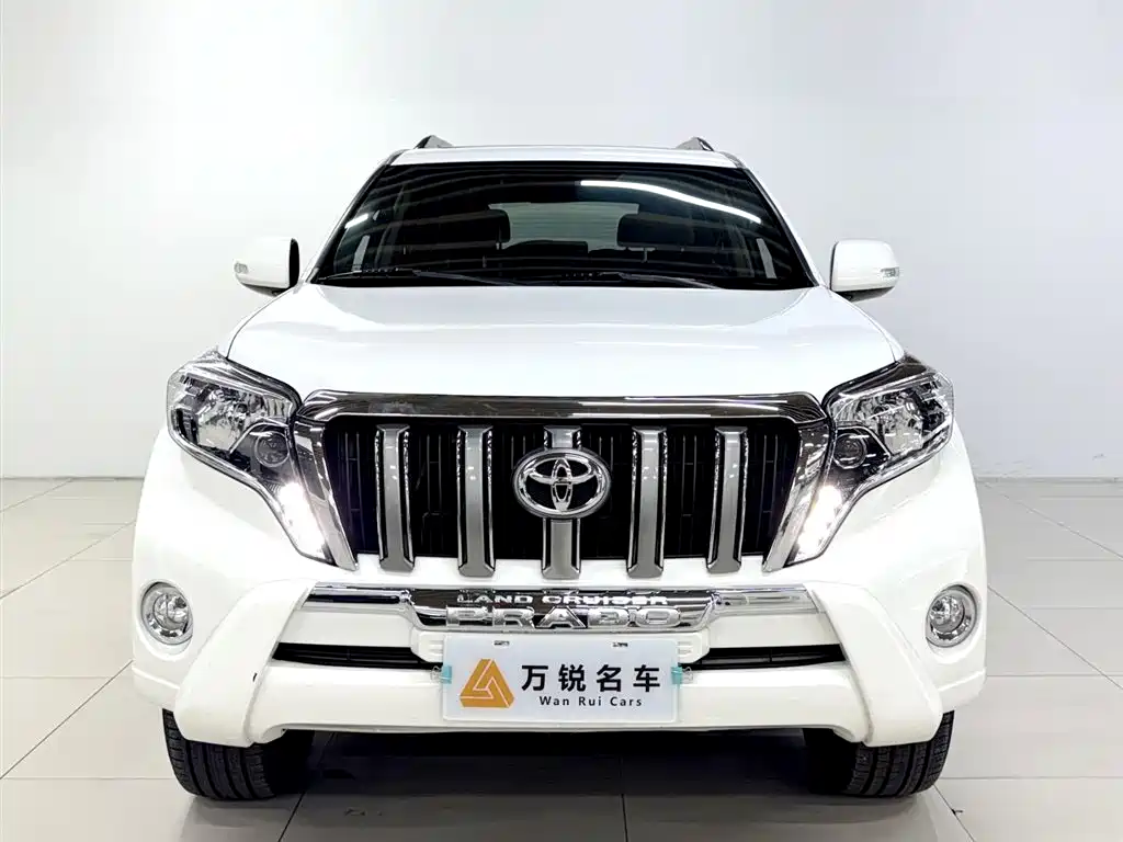Toyota Prado 2010 4.0L Automatic TX-L фото 2