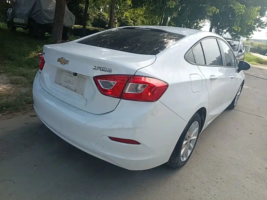 Chevrolet Cruze 2019 2018 320 Automatic Pioneer Sunroof Edition