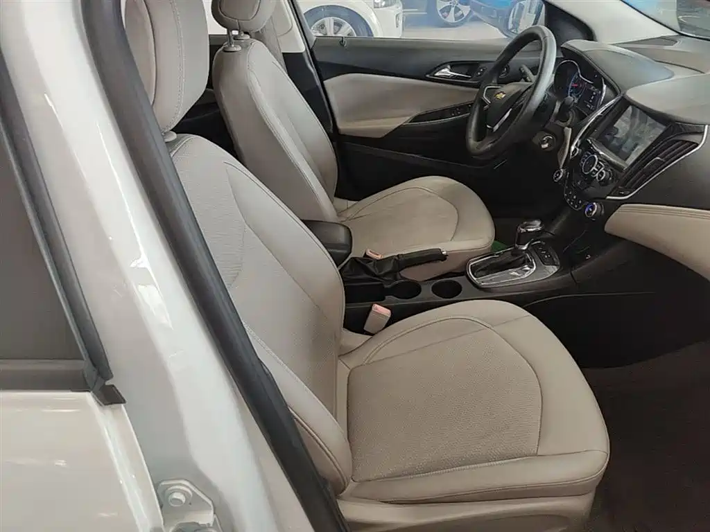 Chevrolet Cruze 2015 1.5L Automatic Luxury Edition фото 25