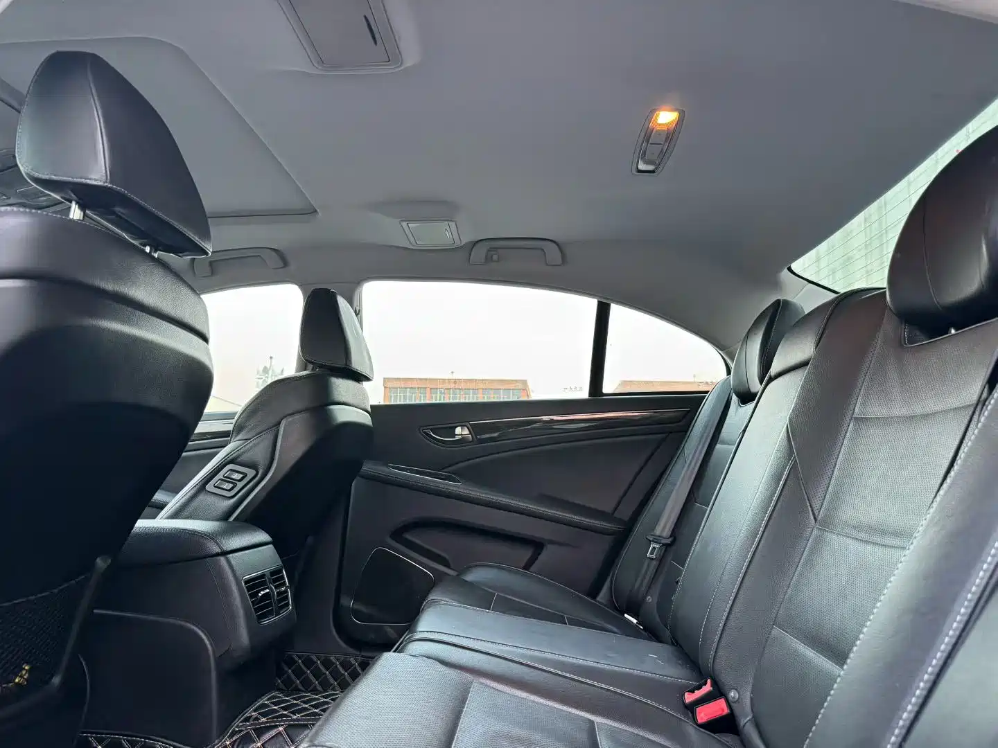 Photo 5 - Hongqi H7