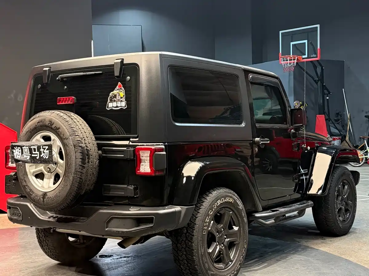 Фото 5 - Jeep Wrangler