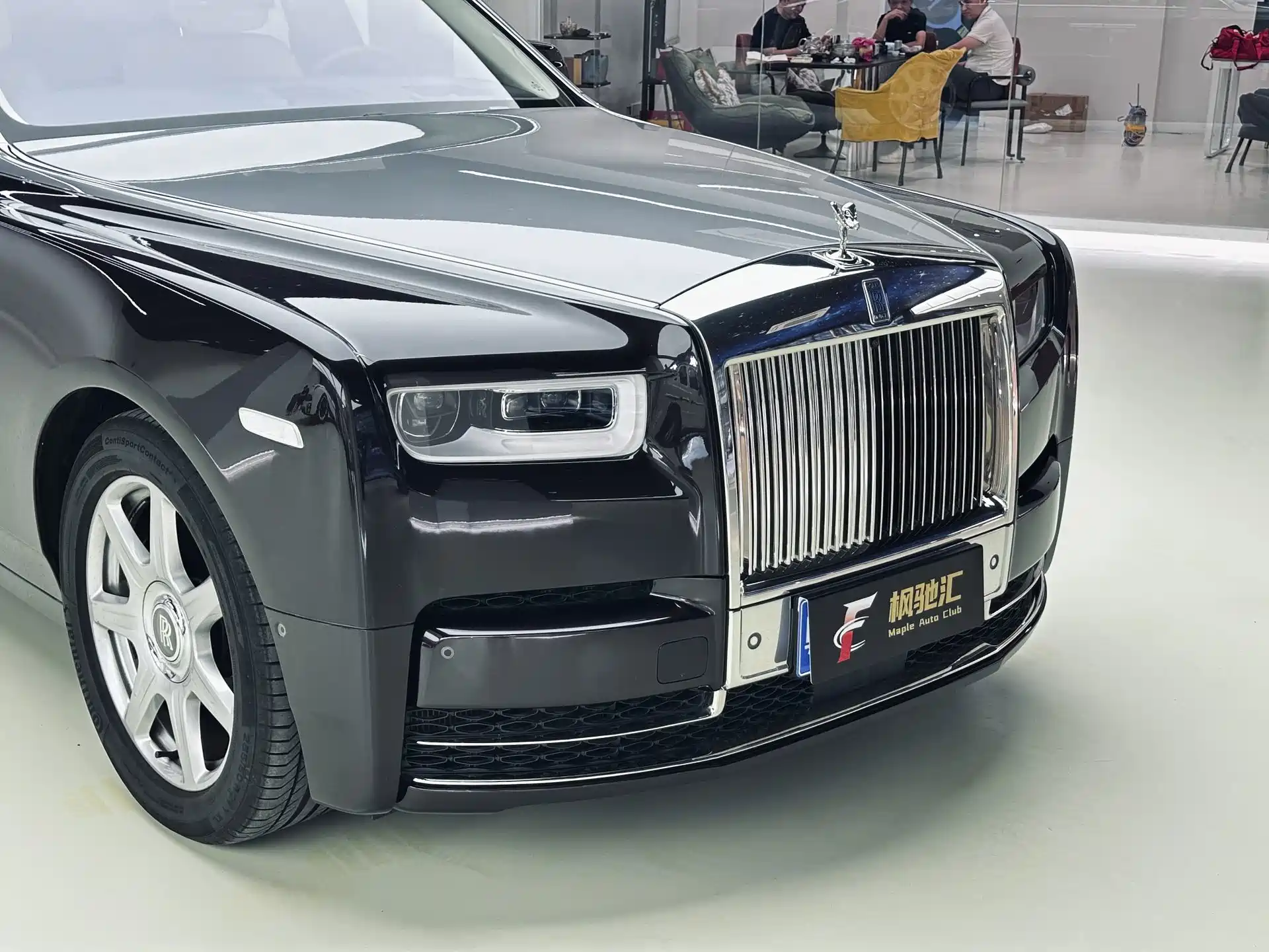 Фото 2 - Rolls-Royce Phantom