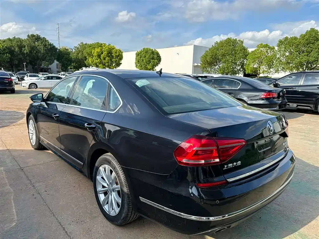 Volkswagen Passat 2017 330TSI DSG Prestige фото 8