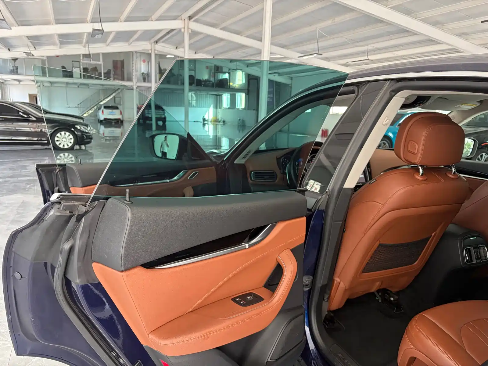 Photo 9 - Maserati Levante