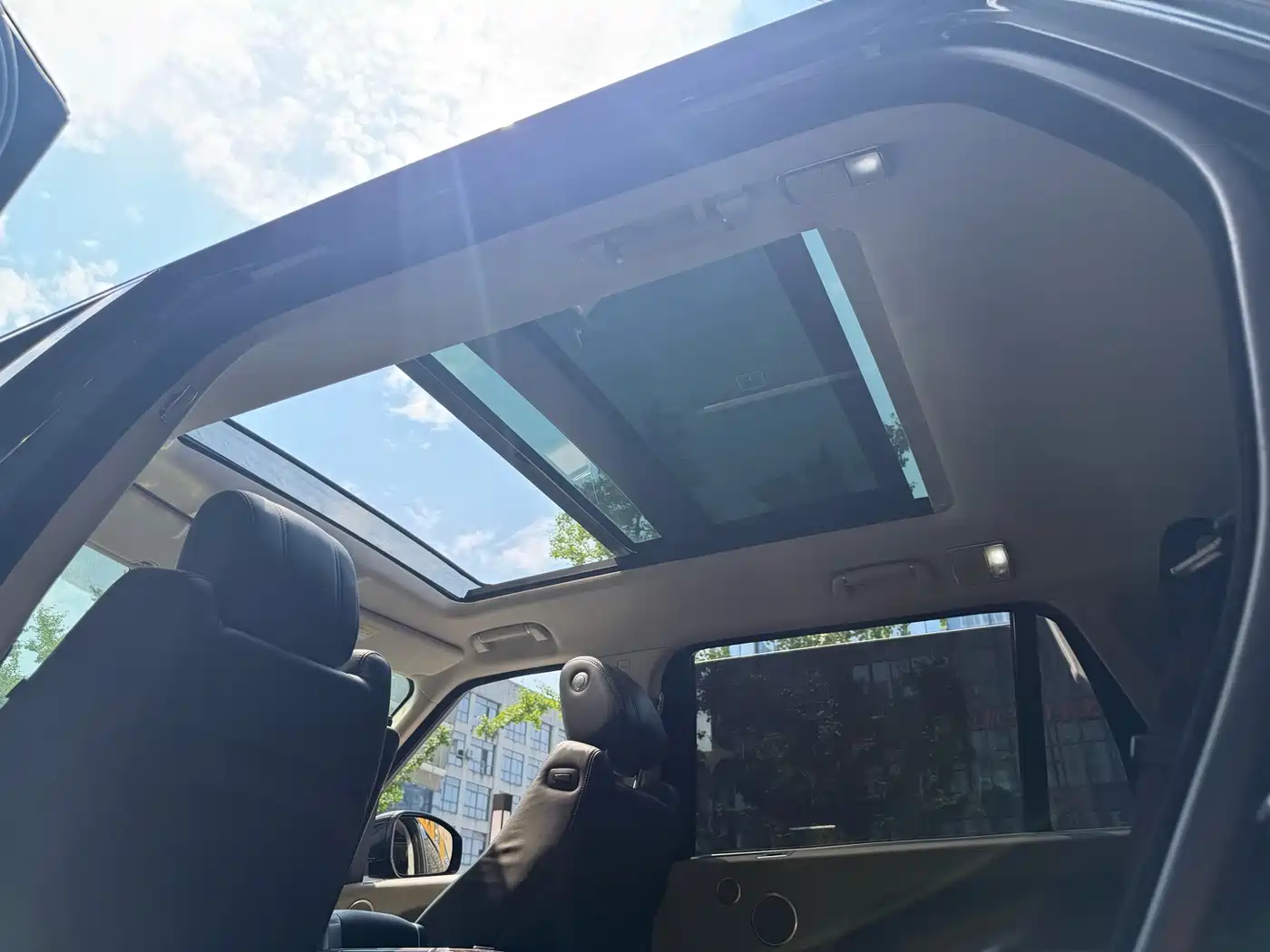 Photo 8 - Land Rover Range Rover