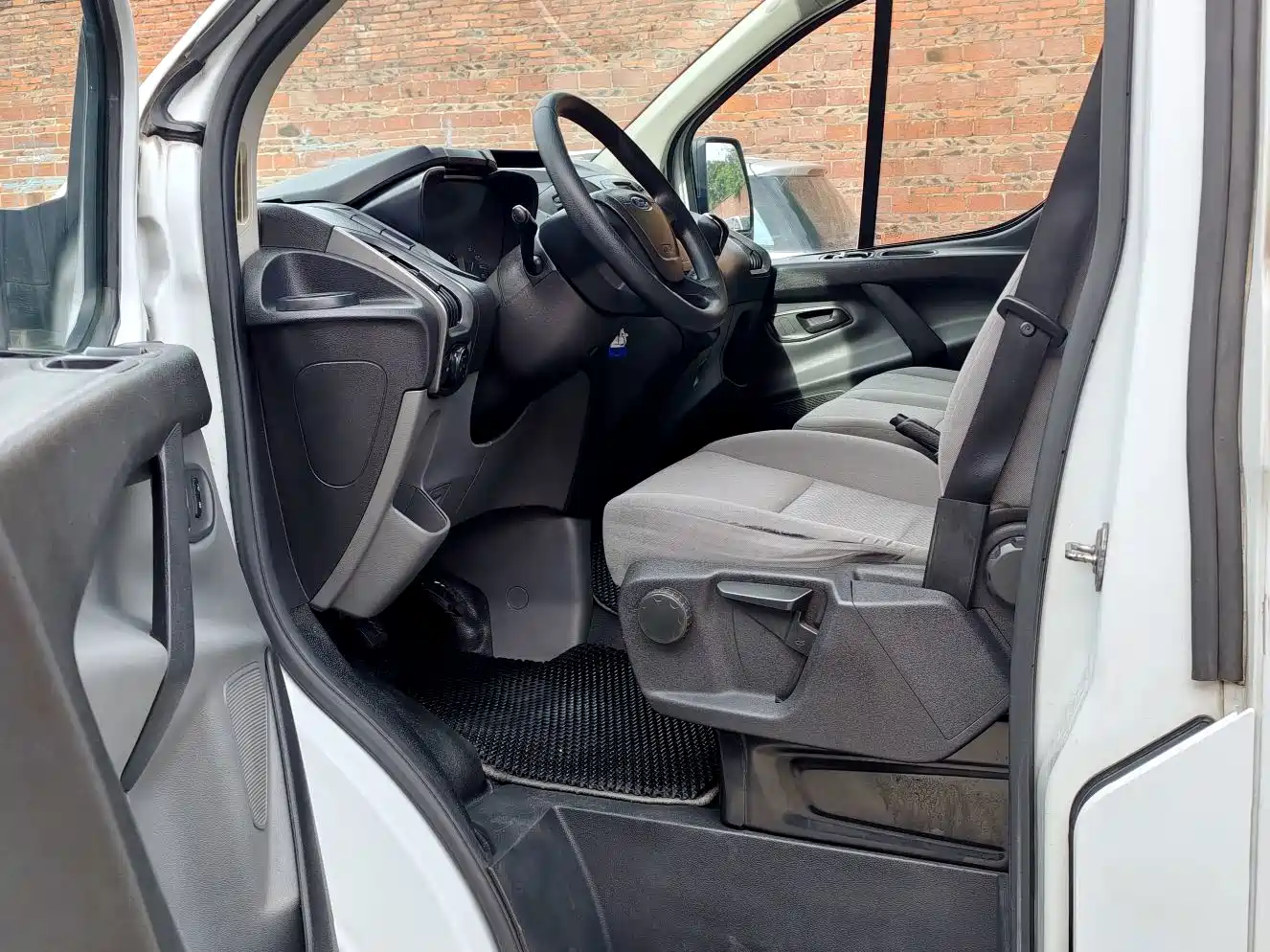 Ford Transit 2017 2017 2.0T Diesel Van Medium Wheelbase Medium Roof China V