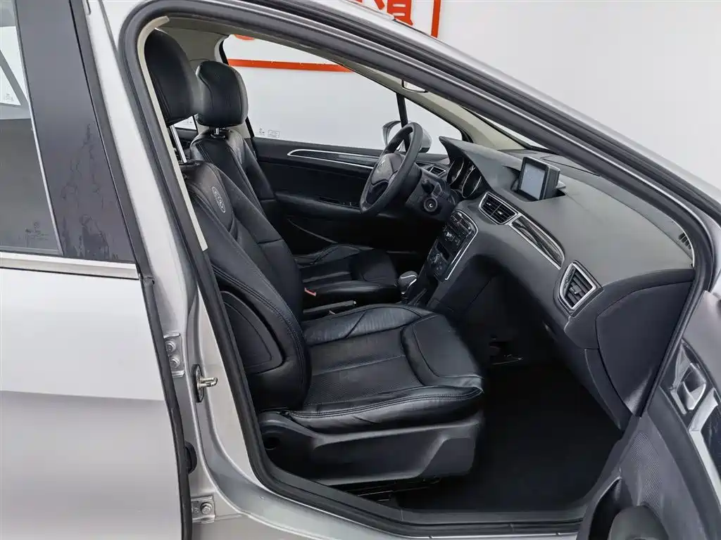 Peugeot 308 2012 1.6L Automatic Trend Type фото 23