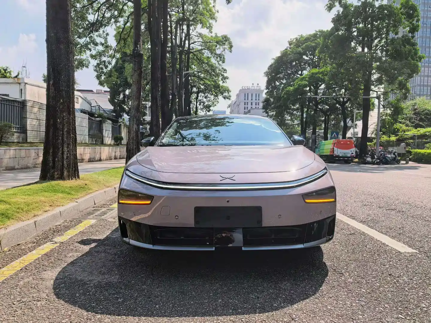 Фото 2 - XPeng P7+