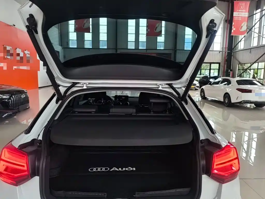 Фото 19 - Audi Q2L