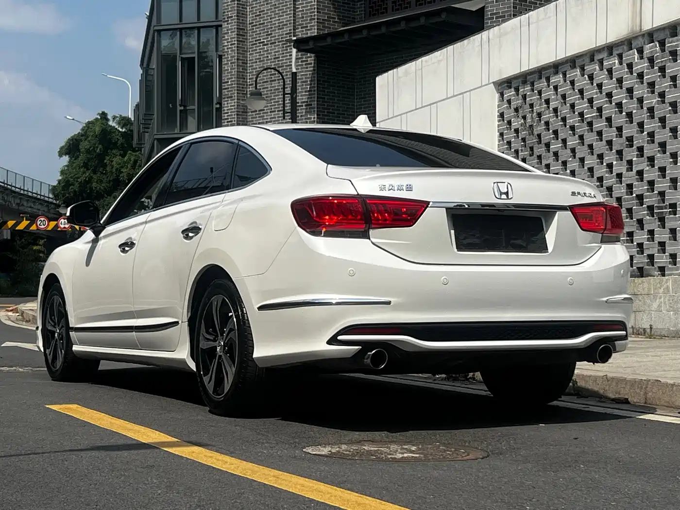 Honda Spirior 2015 2.4L Luxury Edition фото 15