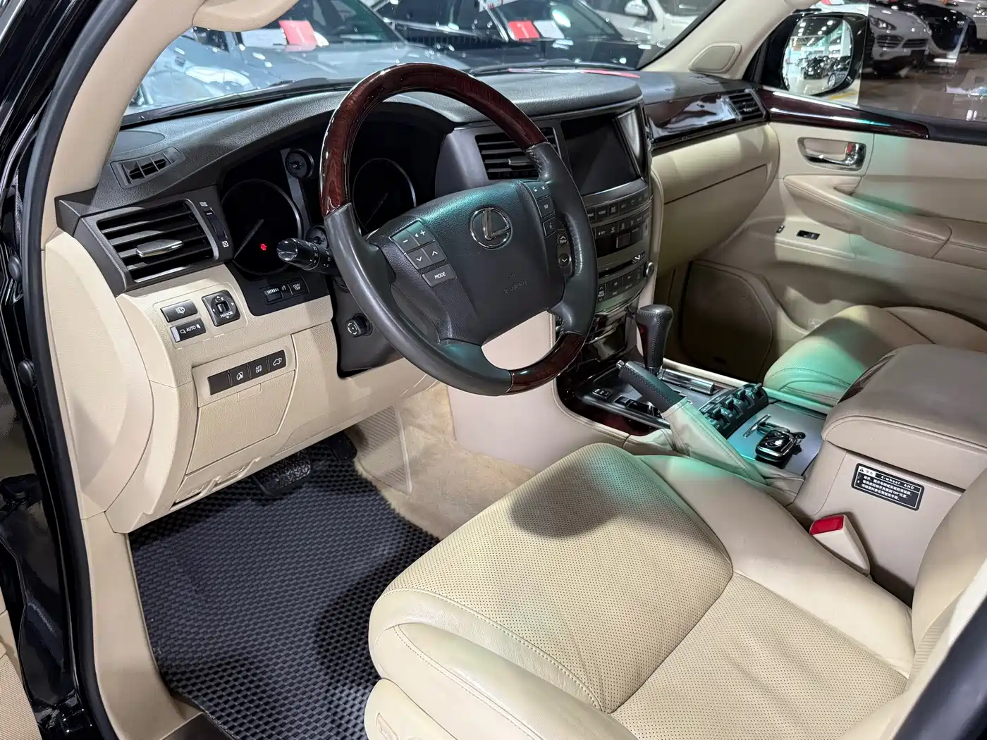 Lexus LX 2012 Model 570 фото 7