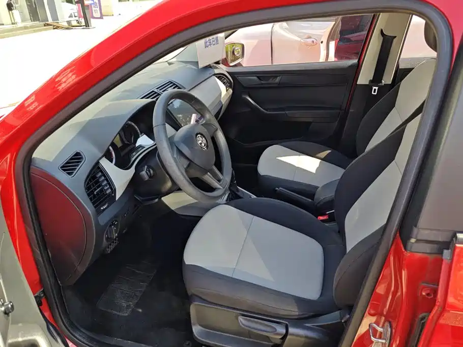 Фото 9 - Škoda Fabia