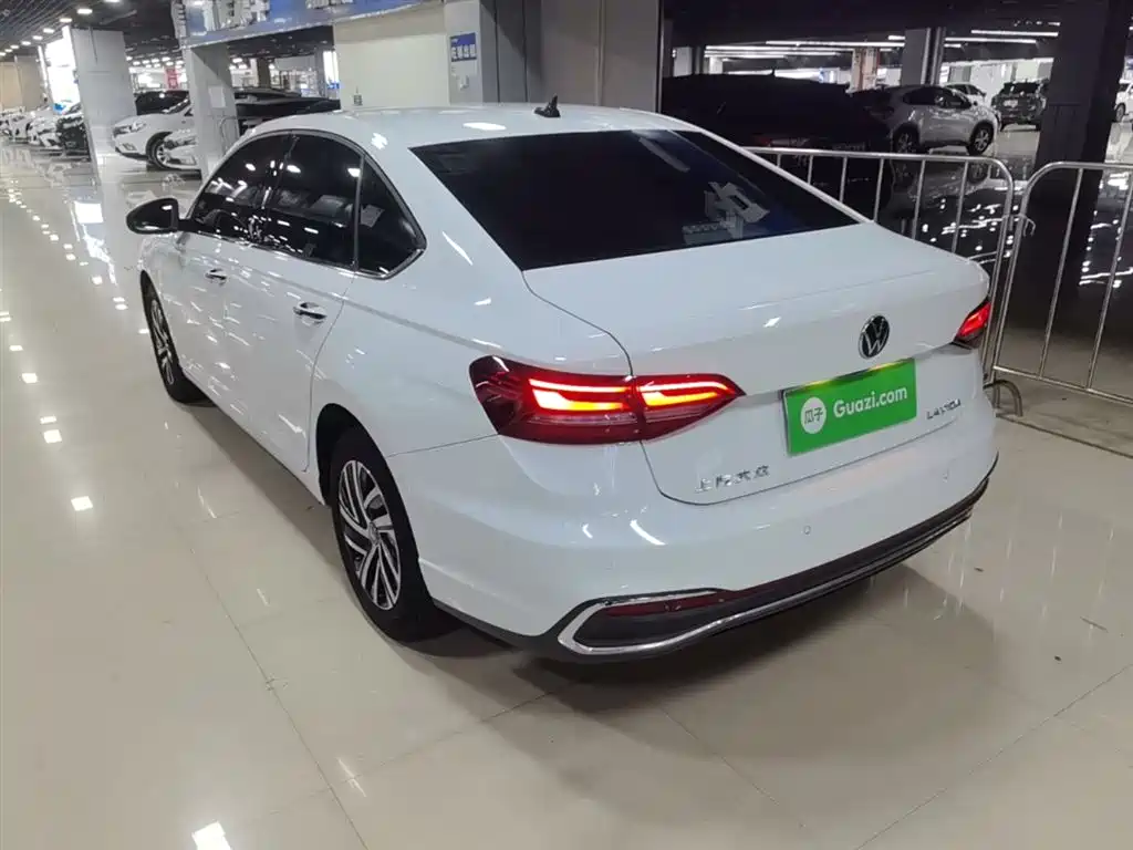 Volkswagen Lavida 2023 1.5L Auto Five Million Edition фото 5