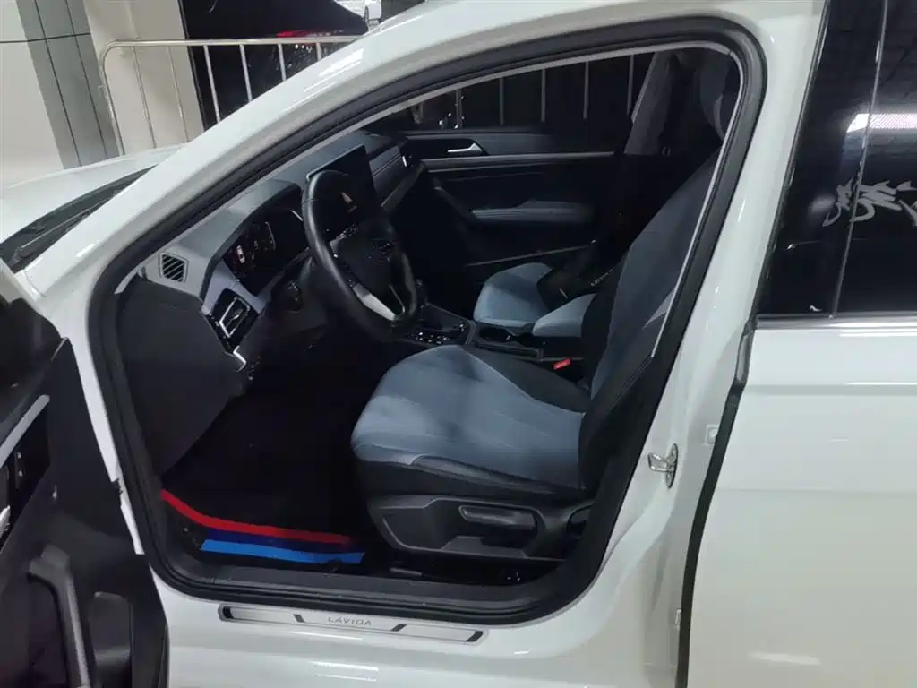 Volkswagen Lavida 2023 1.5L Auto Five Million Edition фото 15